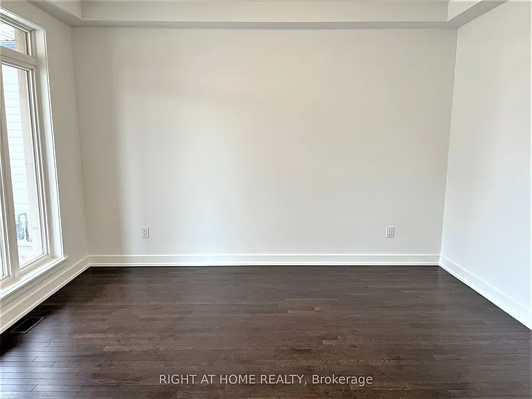 902 Duxbury Ln — Photo 5