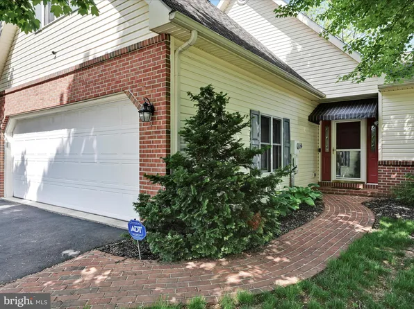 516 Waterside Cir, Lebanon, PA 17042