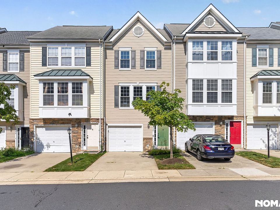 1st image of 22996 Fontwell Sq