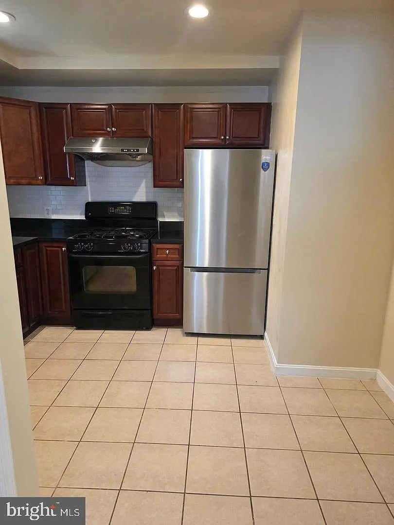 2 bed, 1.0 bath, 700 sqft, $1,650 — Photo 4