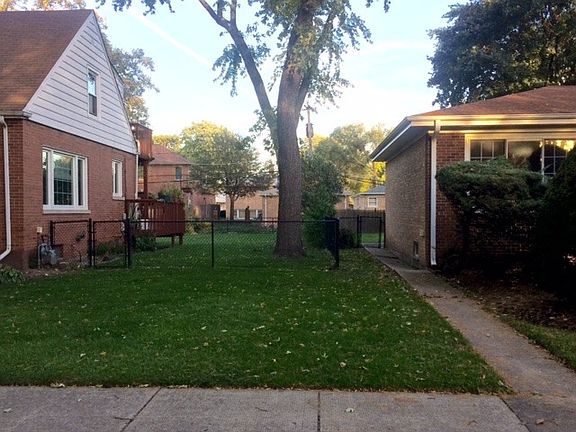 4th image of 8813 Parkside Ave