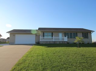 2475 Meadow View Dr, Urbana, IA 52345