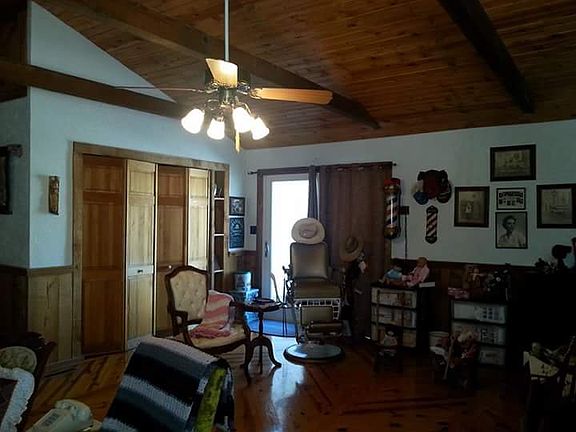 Family room 21' X 20'