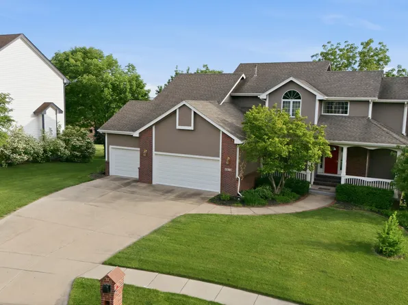 5512 Garrison Ct, Johnston, IA 50131