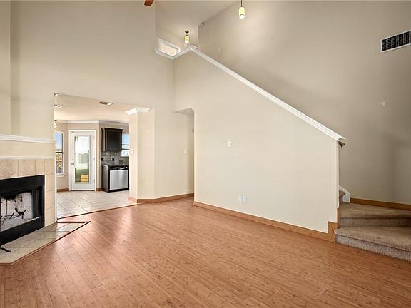 5th image of 10803 Oakwood Cir