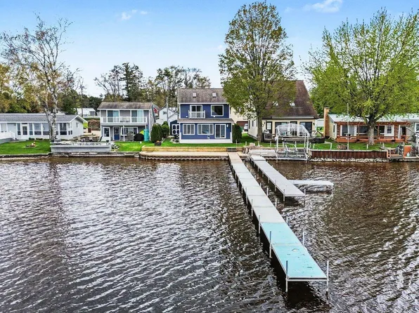 5396 Lake Shore Dr, Weidman, MI 48893
