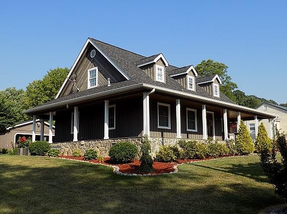 1st image of 205 Circle Dr