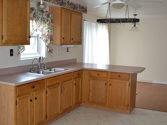 Large Eat-In Kitchen