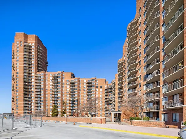 627 Harmon Cove Tower #627, Secaucus, NJ 07094