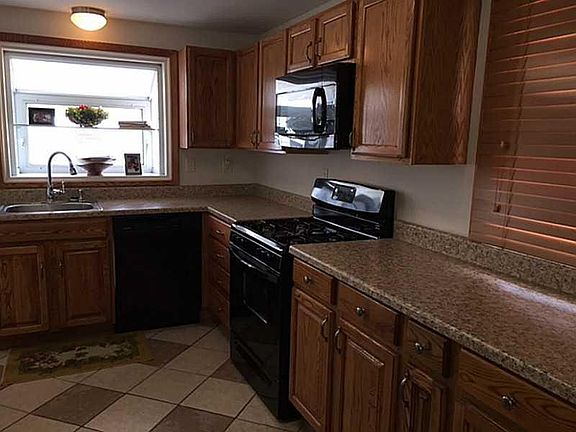 2nd image of 3704 Meadow Dr