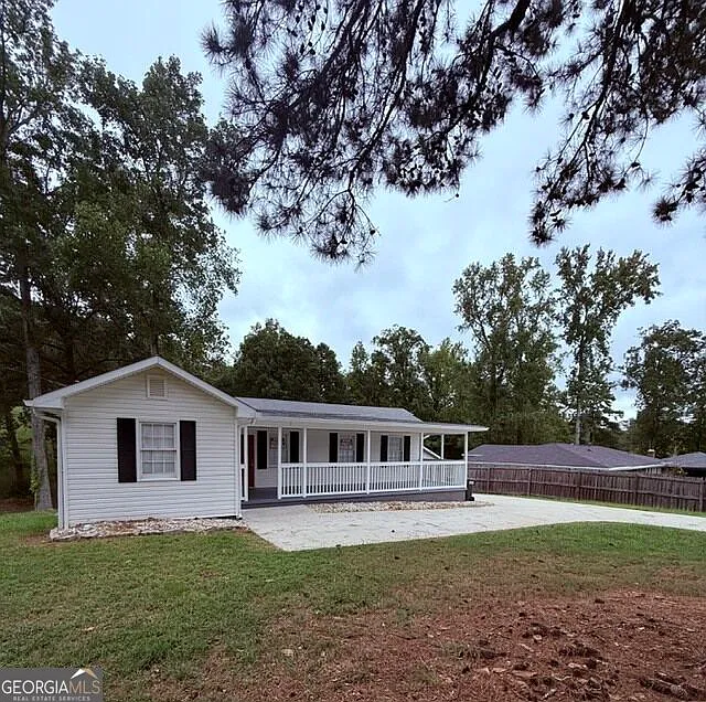 3 bed, 2.0 bath, 1123 sqft, $2,000 — Photo 2