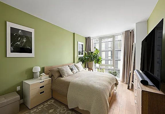 4th image of 540 W 49th St #403S