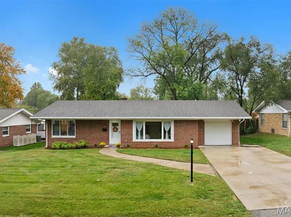 925 Moreland Dr, Belleville, IL 62223