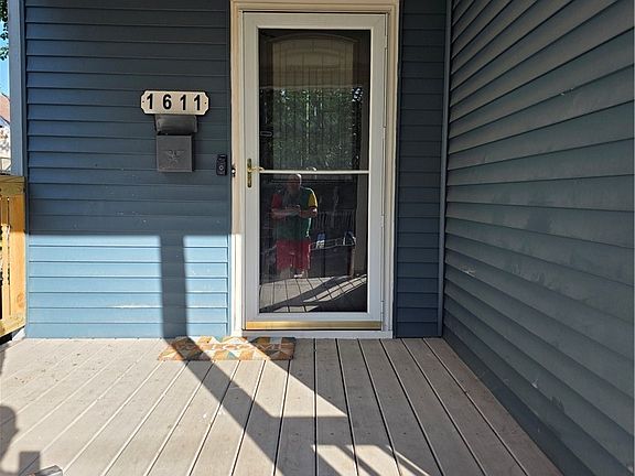 3rd image of 1611 Seymour Ave