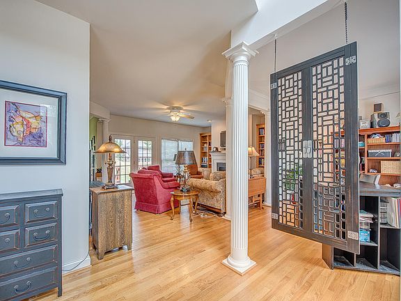 3rd image of 4014 Belle Meade Cir