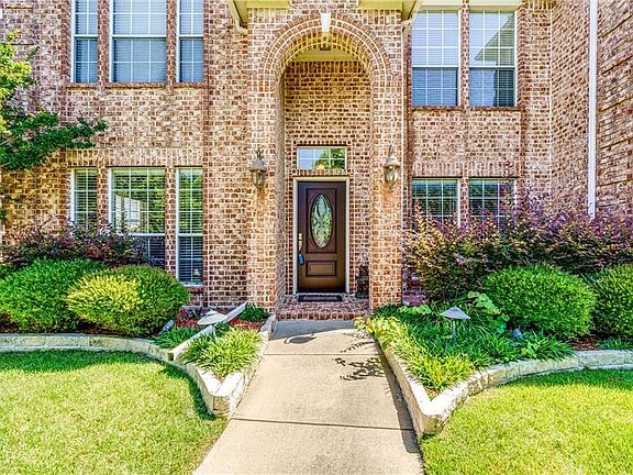 3rd image of 811 Redbud Dr