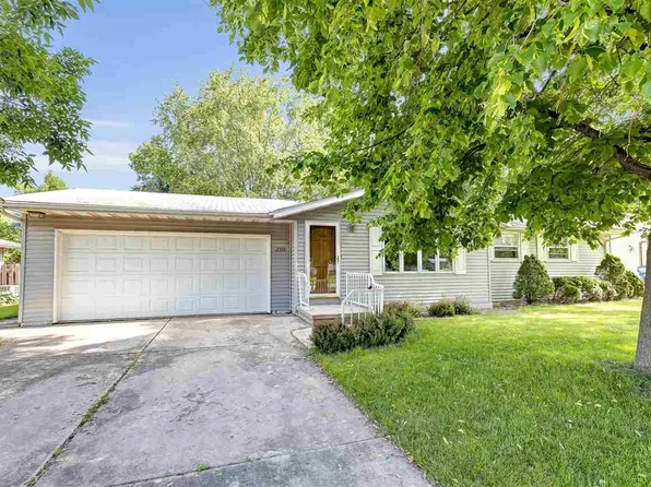 2333 Town Hall Rd, Green Bay, WI 54311