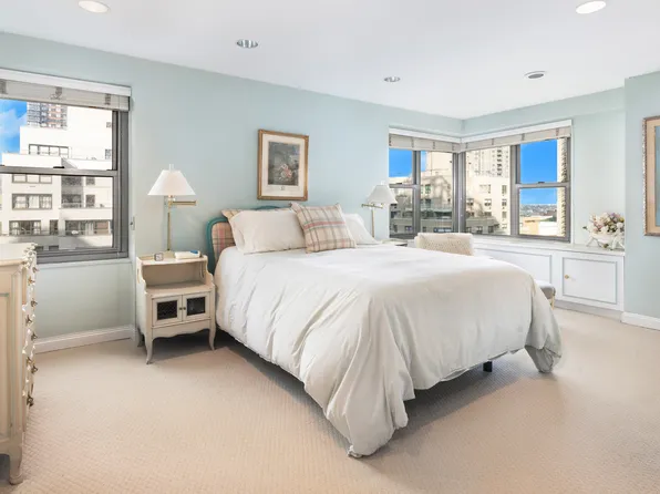 360 East 72nd Street image 9 of 16