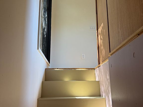 4th image of 19475 Grand View Dr