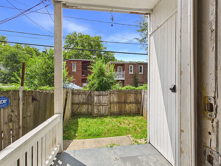 2614 Lexington St — Photo 35