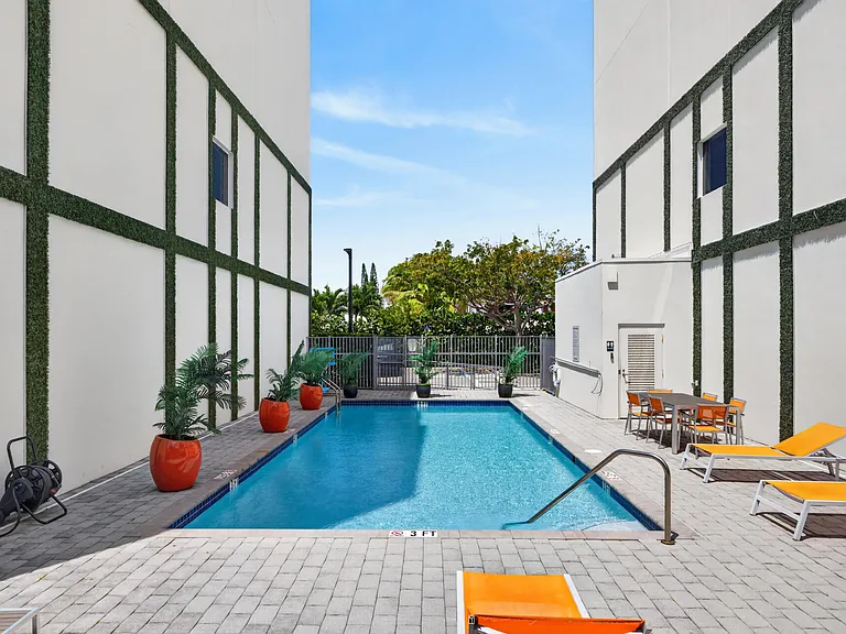 1044 NE 18th Ave #203 — Photo 44