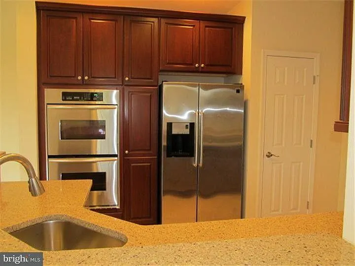 5 Jackson Ave — Photo 3