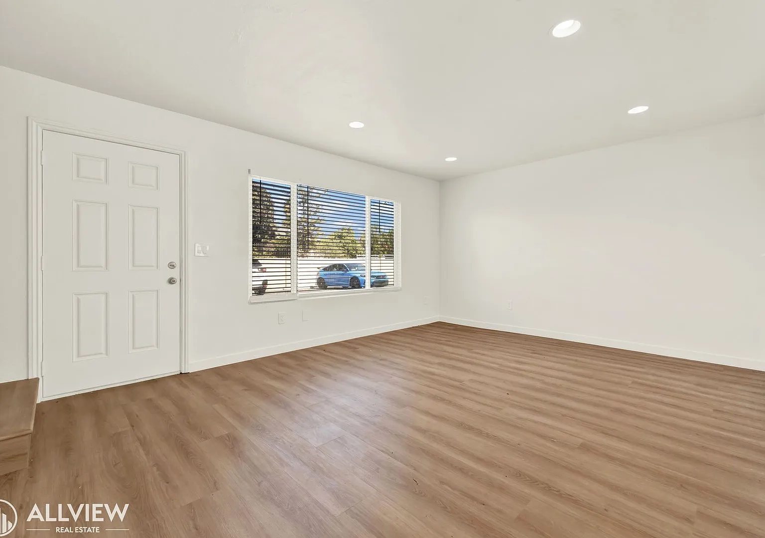 980 E Mission Ave — Photo 4