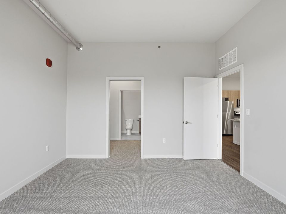 201 E Washington St # 209, photo 18