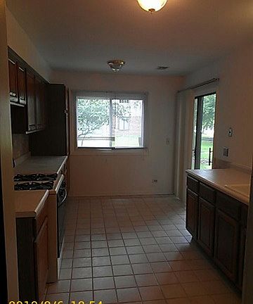 4th image of 901 Surrey Dr APT 1A