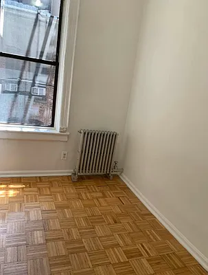 Rented by M.Grossman R.E. Management | media 6