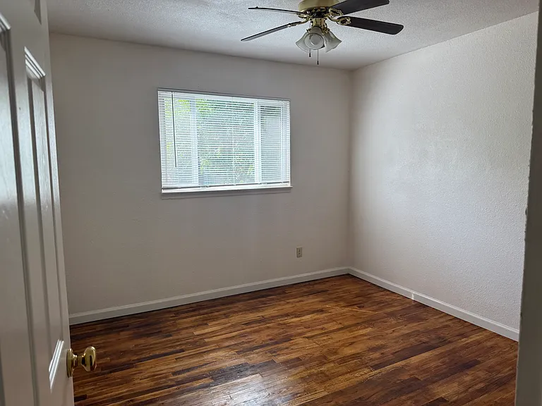 780 Ash St #4 — Photo 10