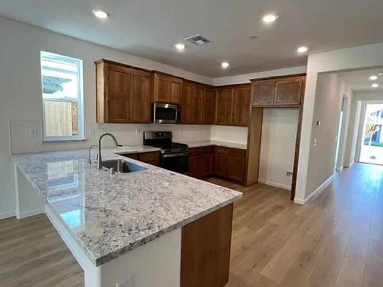 611 Brooklyn Ct — Photo 11