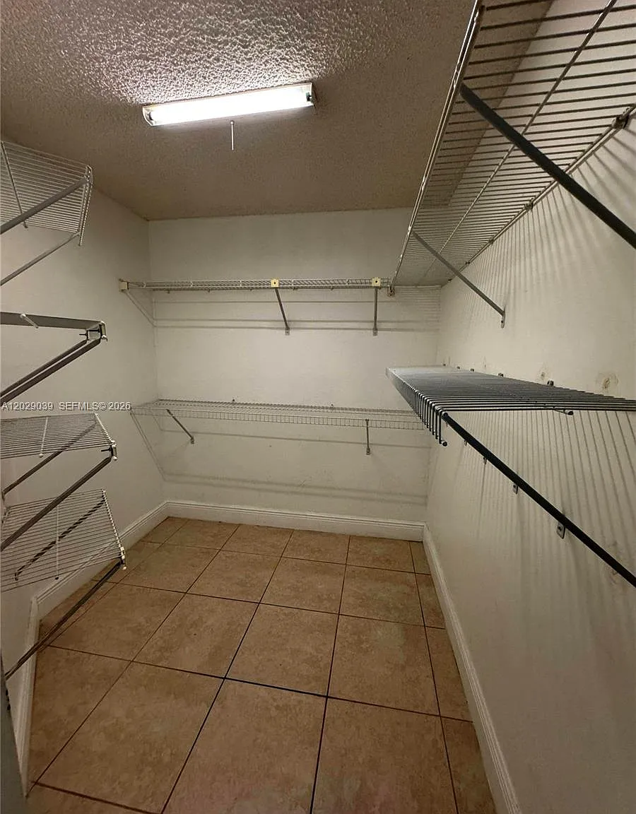 Esprit Condo — Photo 4