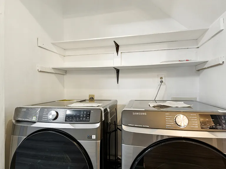 302 Seeman Ct — Photo 38