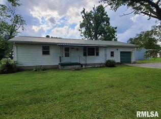 703 S Gum St, Belle Rive, IL 62810