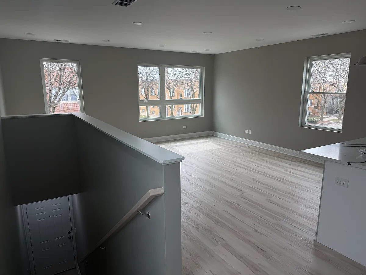 Building Photo - 4258 W Augusta Blvd #2