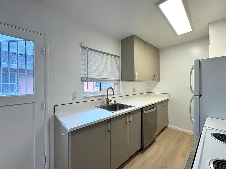 994 Karol Way #C — Photo 4