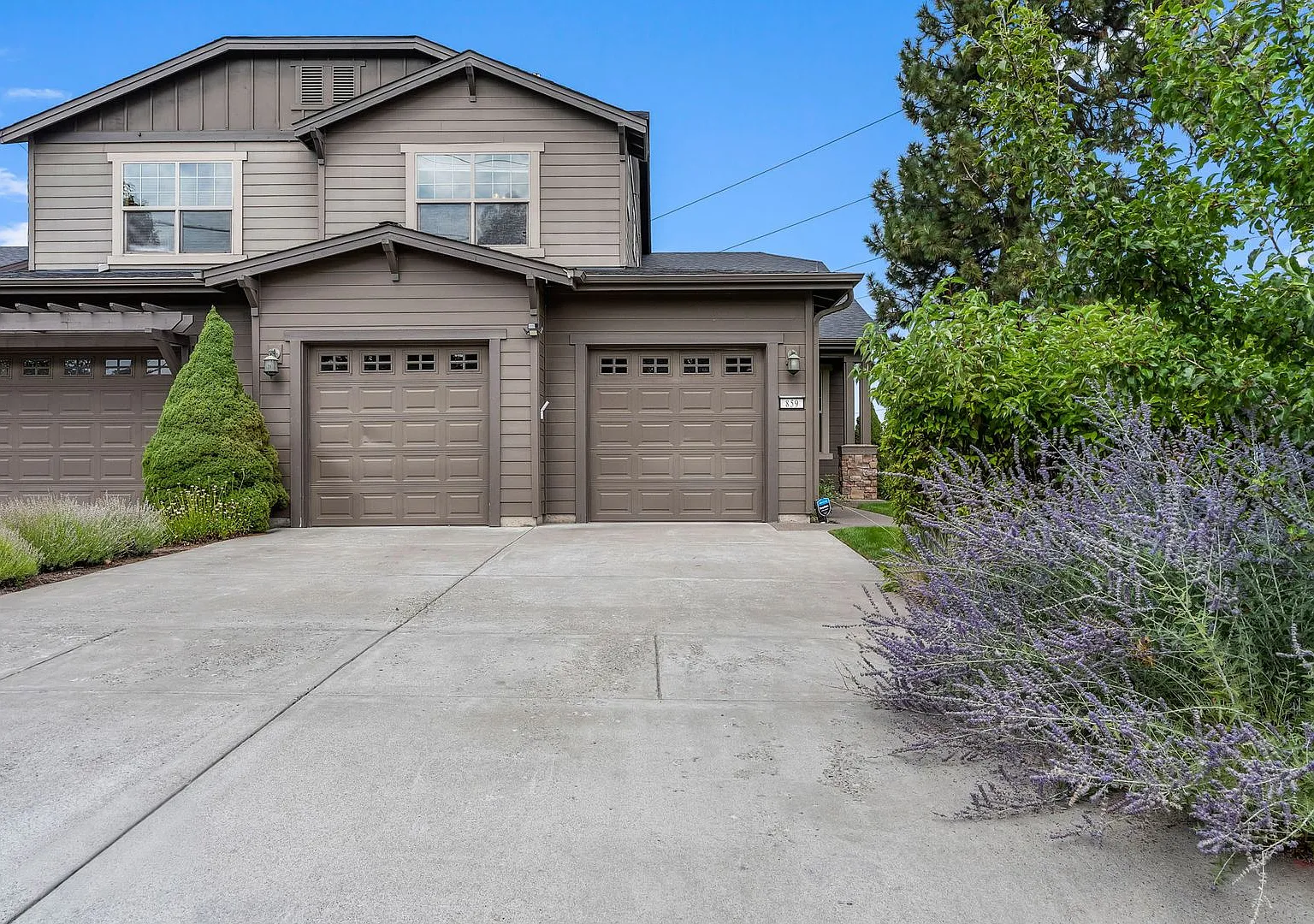 3 Bed 2.5 bath plus Office/den-Townhome-River Views — Photo 2