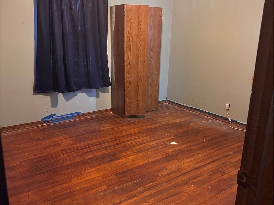 2nd image of 2918 E Woodrow St