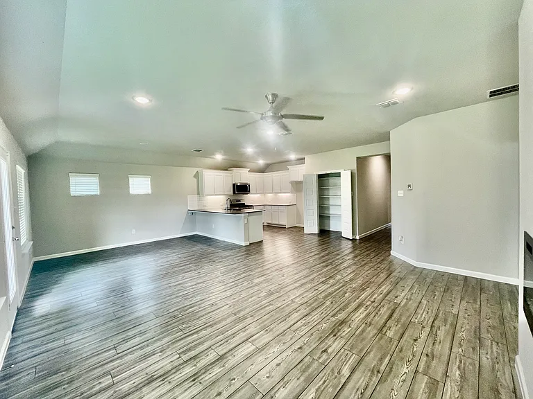 525 Ardsley Ln — Photo 38