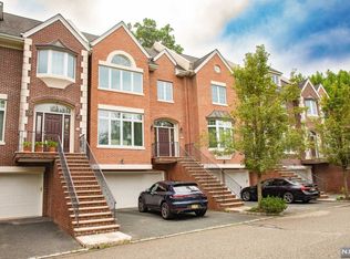 32 Candlewood Dr, Westwood, NJ 07675