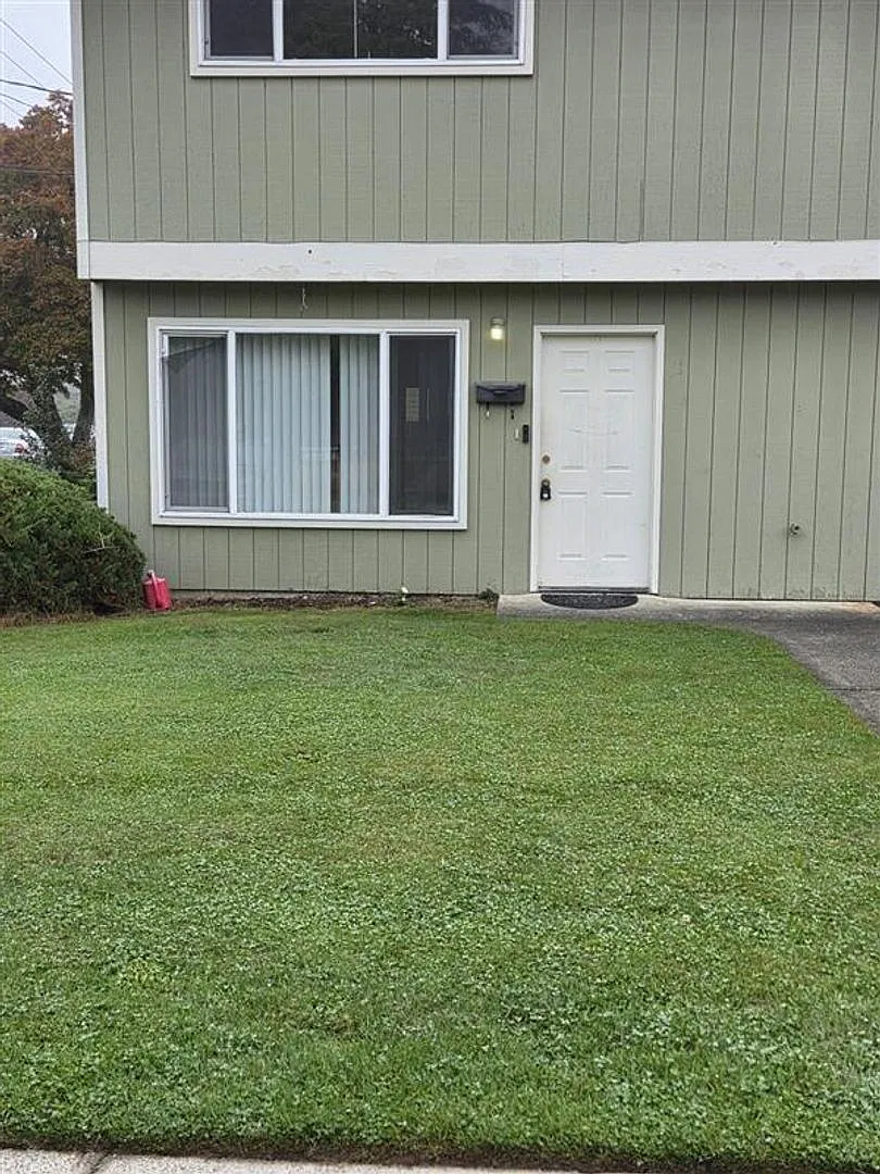 BrownF — Photo 1