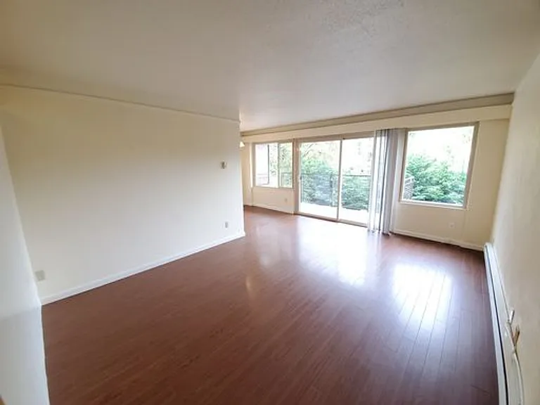 Taylor Towers — Photo 5