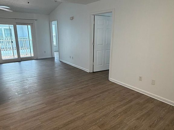 5th image of 9117 Laird St #9121
