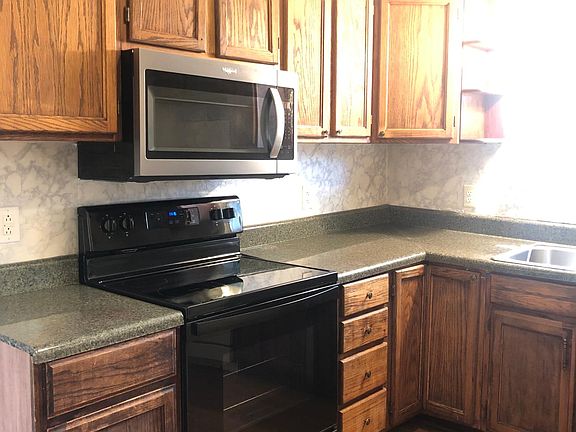 3rd image of 3417 Saint Clair Dr