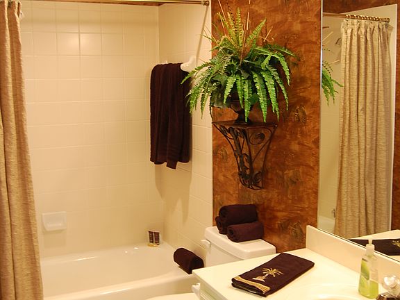 En Suite Bath for BR 2