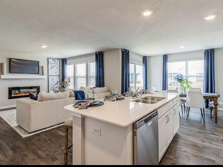 1215 NW Williamsburg Ln — Photo 5