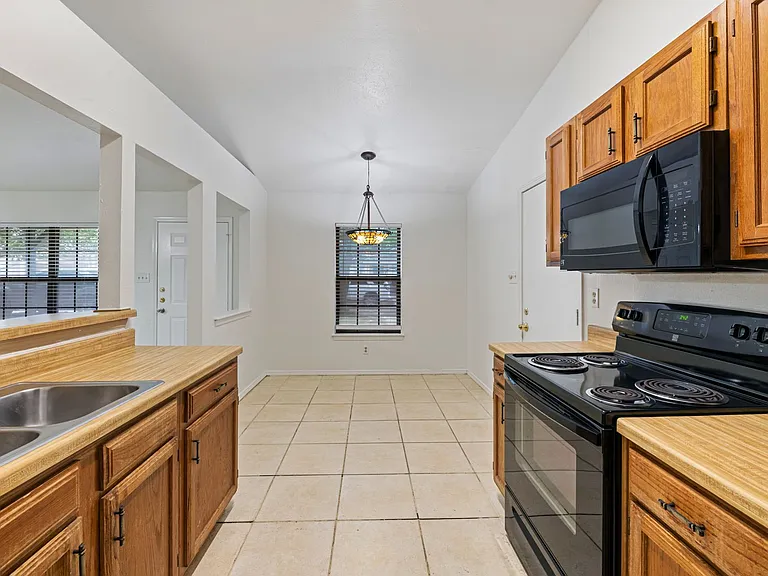 447 Vincent St — Photo 14