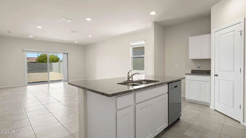 4 bed, 1650 sqft, $1,845 — Photo 3