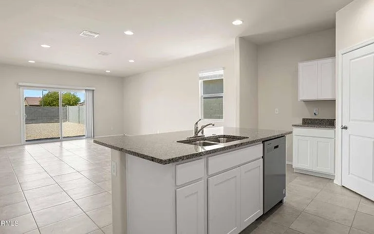 1130 W Paradise Way — Photo 3